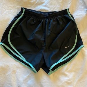 Nike tempo athletic shorts, black and green women’s S